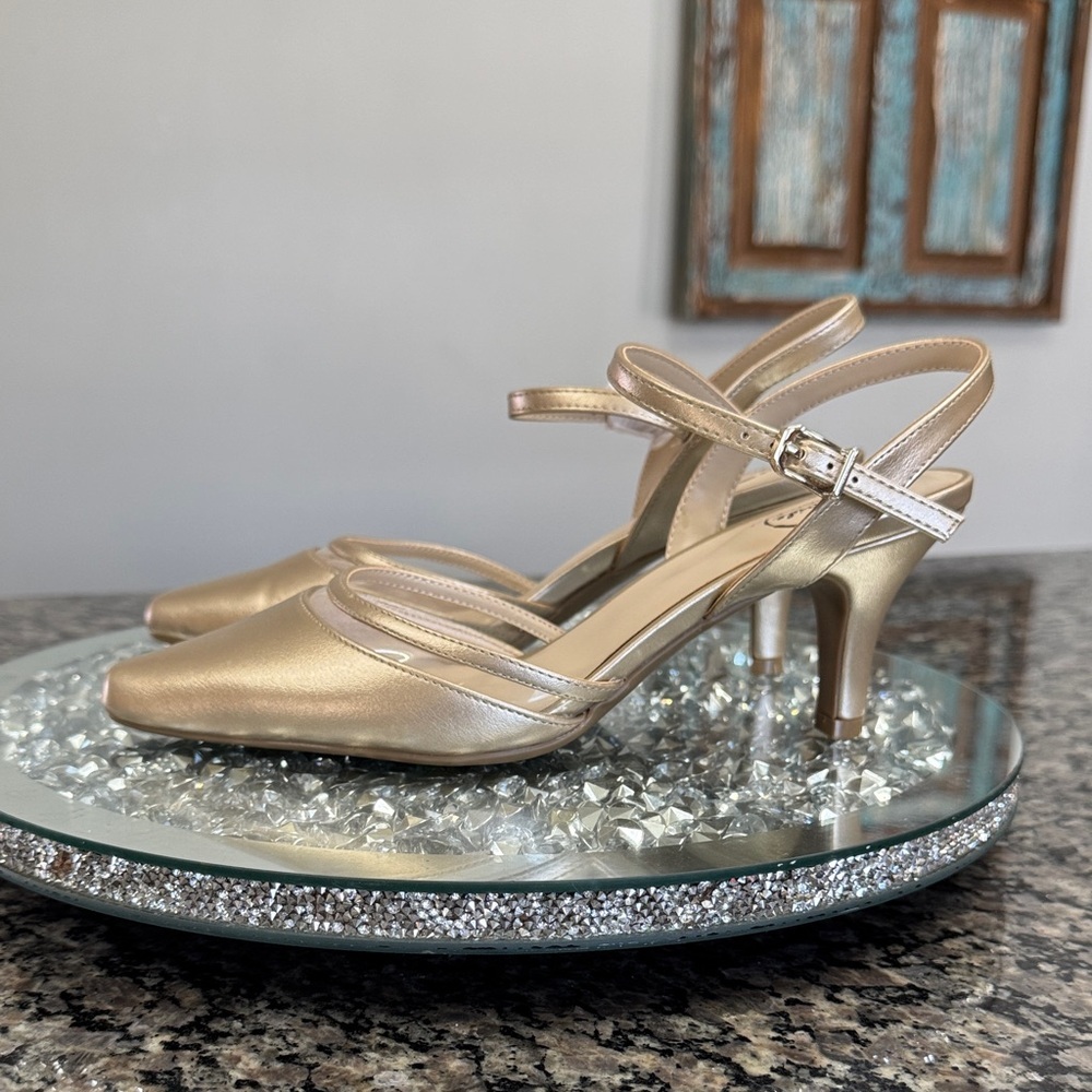 Life Simply comfort Stride Gold shimmer Strappy Heels NWOT 8W